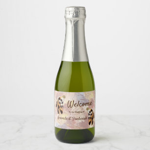 Penas castanhas pelicanas ou Hawk