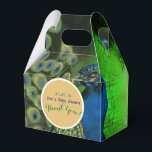 Penas de peacock de caixas de guitarra personaliza<br><div class="desc">Caixas de favoritos pequenas e delicadas e elegantes com campos de modelo de texto para que você adicione suas informações escolhidas, seja para um evento corporativo ou pessoal da família. Estas caixas de favor irão ajustado de pequenas casas da moeda, um item de joalharia (se usado como caixa de presentes)...</div>