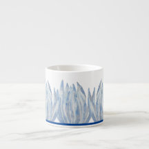 Pentes de giz azul em uma caneca Espresso