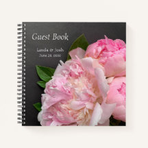 Peônias cor-de-rosa no casamento de cinzas escuras