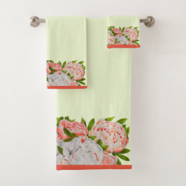 Peônias cortadas num conjunto de toalhas de banho