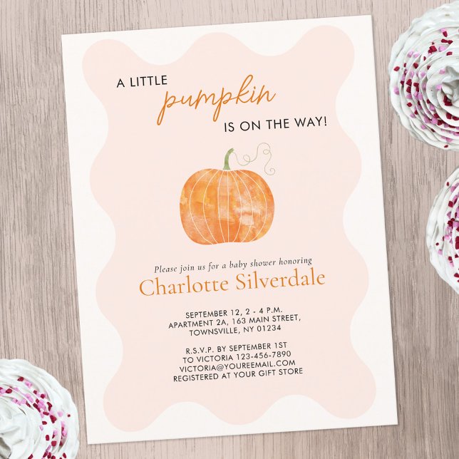 Pequeno Convite para Chá de fraldas de outono de A (A Little Pumpkin is on the Way autumn fall themed personalized baby shower invitation postcard)