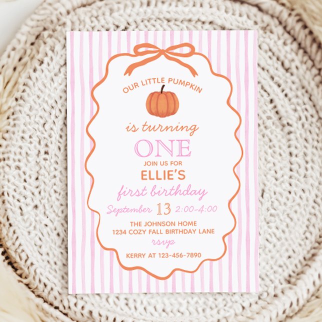 Pequeno Convite para primeiro aniversario de Abóbo (Invitation with pink and white stripes, orange bow, and pumpkin illustrations)