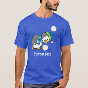 Pequeno pinguim ganhando uma camisa de neve
