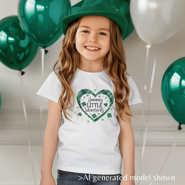 "Pequenos Trevos" - Camiseta Infantil Personalizad ("Little Shamrocks"- Custom St. Patrick's Day Kids T-Shirt)
