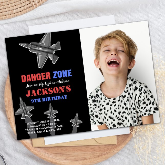 Perigo Zona Combatente Jato Convite de Aniversário (Danger Zone Fighter Jet Birthday Invitations Photo)