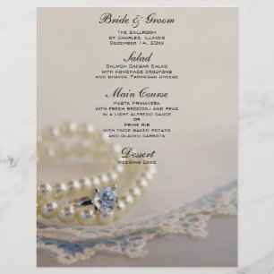 Pérolas, anel de diamante e menu azul do casament