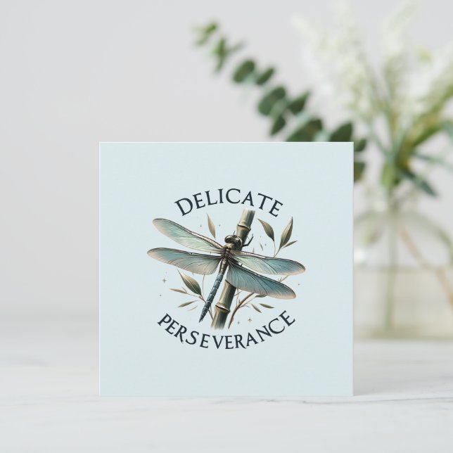 Perseverança Delicada - Dragonfly Artística (Em pé/Frente)
