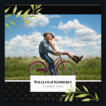 Personalizada sua foto com Laurel e Damask<br><div class="desc">Projetado com base na minha ilustração floral de aquarelas folhas verdes brilhantes. O design tem cor damasco preta e cinza no fundo. Personalize-o com sua própria fotografia e textos para um design personalizado.</div>