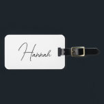 Personalizado | Etiqueta de Bagagem Personalizada<br><div class="desc">Viaje pelo mundo com estilo personalizado com esta etiqueta de bagagem personalizada, o acessório perfeito para localizar facilmente sua mala. Este acessório de viagem elegante serve como um presente de noiva incrivelmente atencioso ou um adição chique a qualquer caixa de proposta de damas de honra. Também é um presente personalizado...</div>