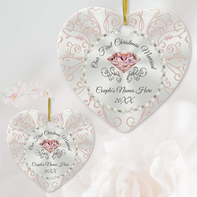 Personalizado Nosso Primeiro Ornamento Casado De N (Our First Christmas Together Ornaments. Pretty Blush and Silver, Heart shaped Wedding Ornaments.)