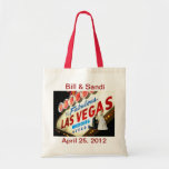 Personalizar a bolsa de casamento de Las Vegas<br><div class="desc">Personalize o Saco de Casamento de Las Vegas,  com noiva e noivo em frente ao Fabuloso Sinal de Las Vegas! Fará presentes de excelente para sua dama de honra,  madrinha de casamento!</div>