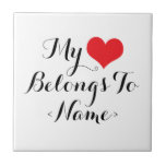 Personalize Meu Coração Pertence A<Name><br><div class="desc">Personalize seu próprio design "Meu Coração Pertence A" com o nome do seu namorado,  namorada,  marido,  esposa,  filho,  filha,  melhor amigo,  cachorro,  gato ou qualquer pessoa com um lugar especial no seu coração. Ótimo para o Dia dos Namorados,  Aniversários,  Feriados ou qualquer dia.</div>