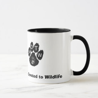 Pessoas devotadas à caneca dos animais selvagens