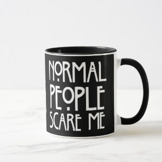 Pessoas normais do susto mim - caneca preta do
