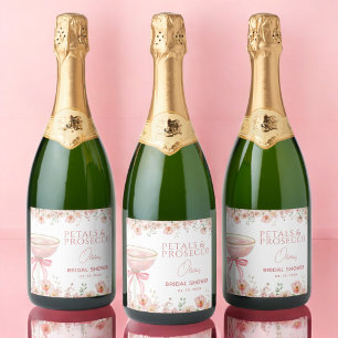 Pétalas de Armação Rosa e Brindes de Prosecco para