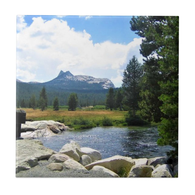 Pico da Catedral em Tuolumne Meadows, Yosemite, CA (Frente)