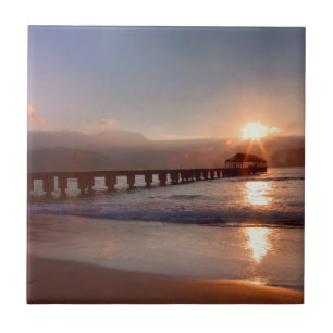 Pier da praia ao pôr do sol, Havaí