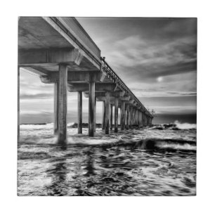 Pier em preto e branco ao amanhecer, Califórnia
