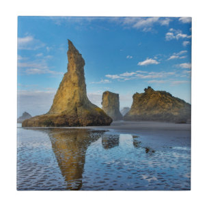 Pilares de rocha no Bandon Beach em Bandon, Oregon