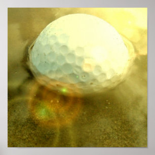 Pilha da bola de golfe no impressão da lama