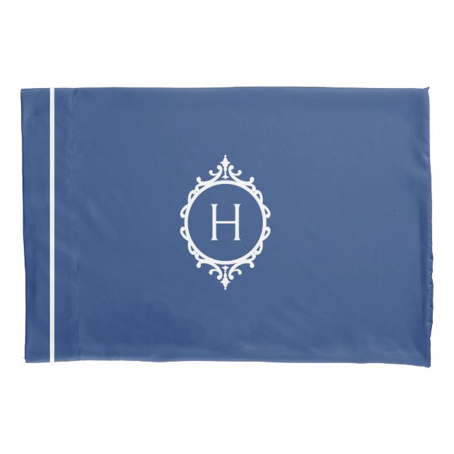 Pillowcase de azul-Chelsea e Monograma Branco (Frente-Esquerda)