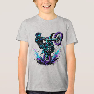 Piloto de Motocross Fazendo Wheelie em Movimento V