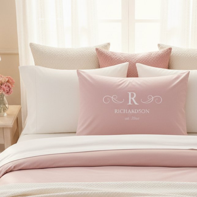 Piloto Monograma Rosa Elegante (elegant pink custom monogram and est date pillowcase. great gift for newlyweds or housewarmings)