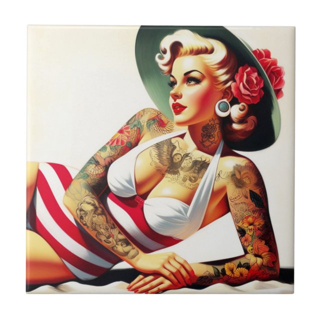 Pin-up de maiô com tatuagem retrô (Frente)