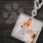 Pingente Foto de Pet Simples Elegante Reprodutiva Moderna<br><div class="desc">Este design simples e clássico é composto por tipografia serif e adiciona uma foto personalizada do seu animal de estimação.</div>