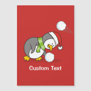 Pinguim de Natal ganhando uma bola de neve