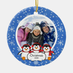 Pinguins bonitos dos enfeites de natal da foto de