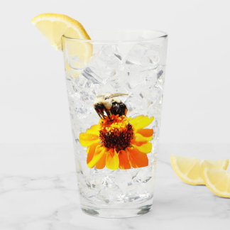 Pint Abelha Em Um Copo De Bebida De Flor