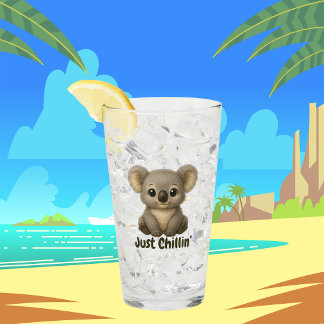 Pint Bebê Coala Fofo Bebendo em Copo de Vidro