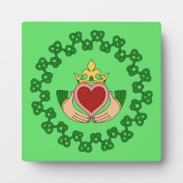 Placa Claddagh e Nós Verde