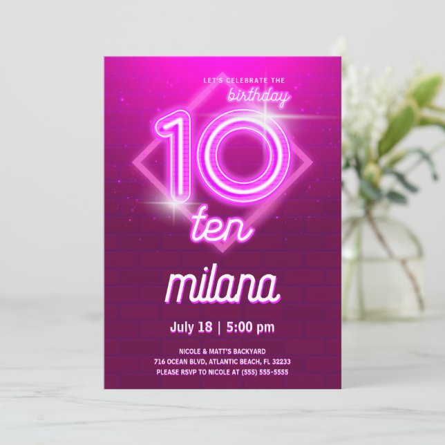 Placa de Convite de aniversário Neon 10th rosa (Em pé/Frente)