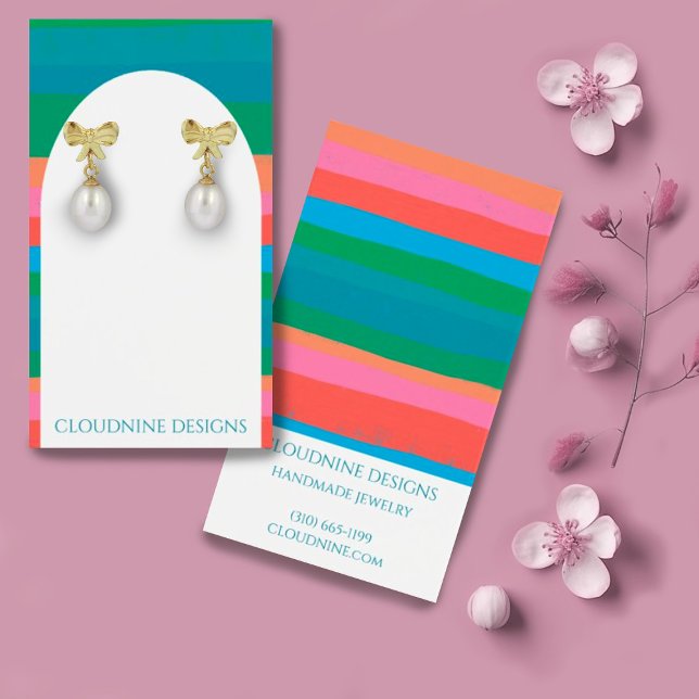 Placa de Exibição de Joia com Alça de Arranque Neg (Colorful stripes on this custom earring display card with an arch shape to highlight your creations)