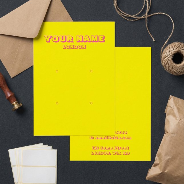 Placa de exibição néon-clara amarela e rosa (Bright neon yellow and pink earring display card.)