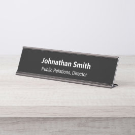 Placa de identificação de mesa preta e branca para