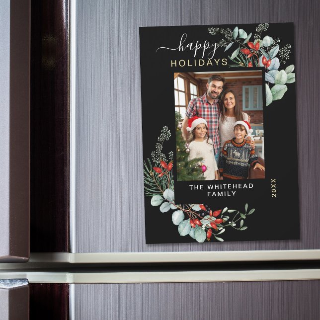 Placa de Magnetos de Feriado Preto com Aquarela (You will love these beautiful Christmas cards! They feature botanical watercolor pine and berries.)