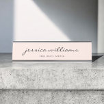 Placa De Mesa Caligrafia Rosa Cintilante Nome da Mesa Placa<br><div class="desc">Minimalista e moderno.</div>