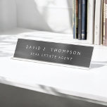 Placa De Mesa Classy Modern Executive Black Professional<br><div class="desc">Lúpulo executivo Black Foil Metálico Aço Inoxidável Mínima Placa de Nome Comercial com tipografia branca para os monogramas adicione seu próprio nome e cargo ou posição. A placa de nome profissional de metal pode ser personalizada com seu nome. Entre em contato com o designer para obter itens correspondentes personalizados.</div>