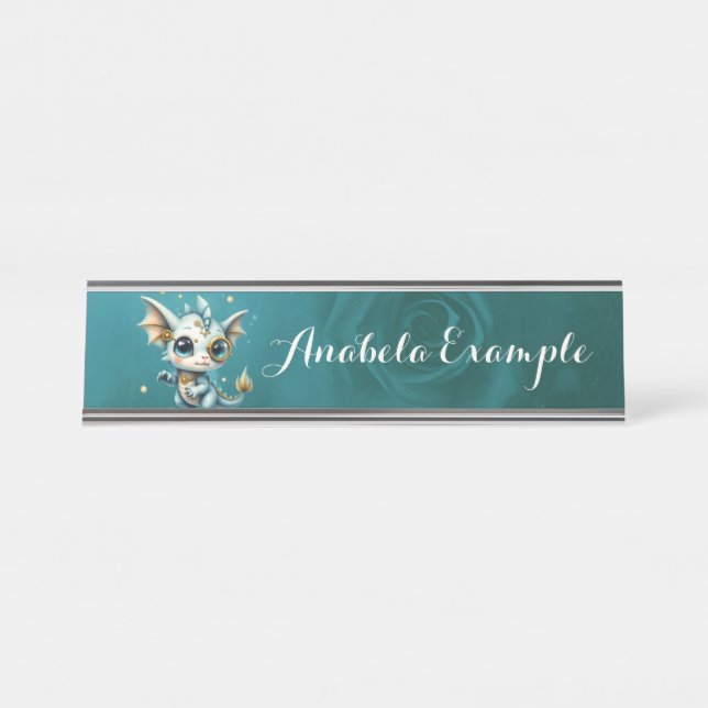 Placa De Mesa Little Steam Dragon – Professional Chaos Engineer. (Frente)