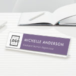 Placa De Mesa Logotipo de empresa personalizado Roxo de funcioná<br><div class="desc">Personalize esta placa de identificação minimalista moderna. Substitua a imagem por uma imagem do seu logotipo e personalize o texto facilmente. Você pode até mudar o fundo roxo para qualquer cor de sua escolha.</div>