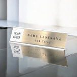Placa De Mesa Logotipo personalizado Profissional Dourado comerc<br><div class="desc">Personalizado adicione o logotipo da sua própria empresa Lúxury Executivo Folha de ouro Metálica Stainless Steel Minimalist Business Name Plate com tipografia branca para os monogramas adicione seu próprio nome e cargo ou posição. A placa de nome profissional de metal pode ser personalizada com seu nome. Entre em contato com...</div>