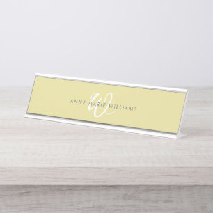 Placa De Mesa Monograma Moderna em Branco com Letra em Chartreus