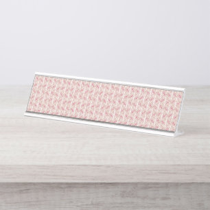 Placa De Mesa Têxteis vermelhos e cor-de-rosa deitados sobre um