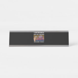 Placa De Mesa Vintage Eu Gosto De Bourbon Meu Fumador Três Pess