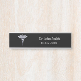 Placa De Porta Caduco Médico Clássico em Prata Negra