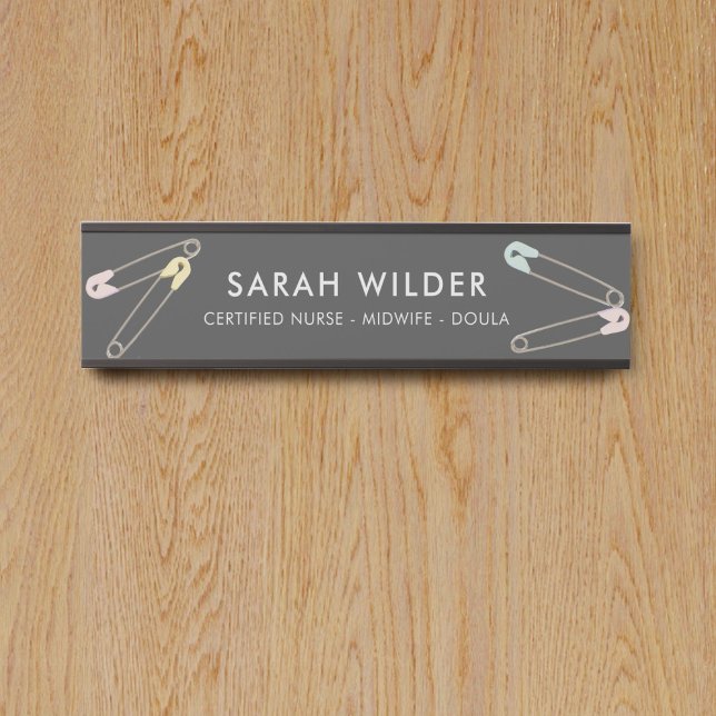 Placa De Porta Enfermeira Doula Birthing Coach Door Sinal (Add your name and professional to this diaper pin themed door sign)